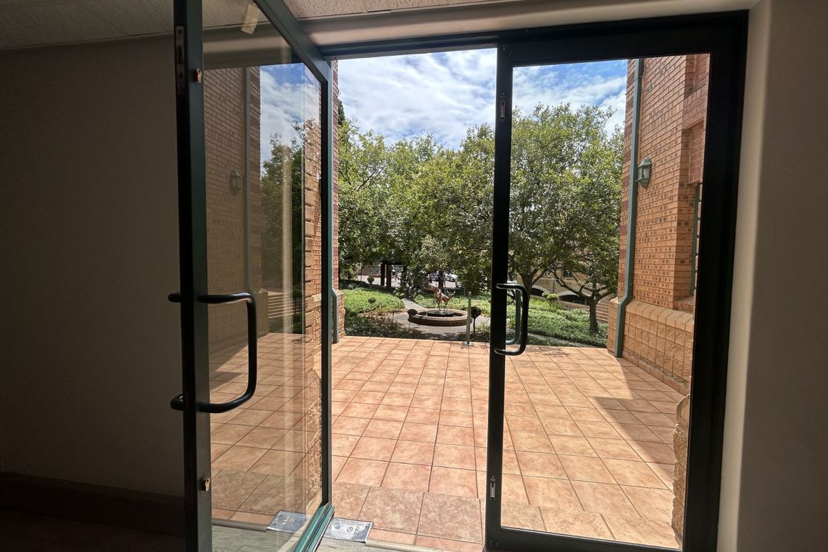 Office To Rent in Menlyn - Photo 2