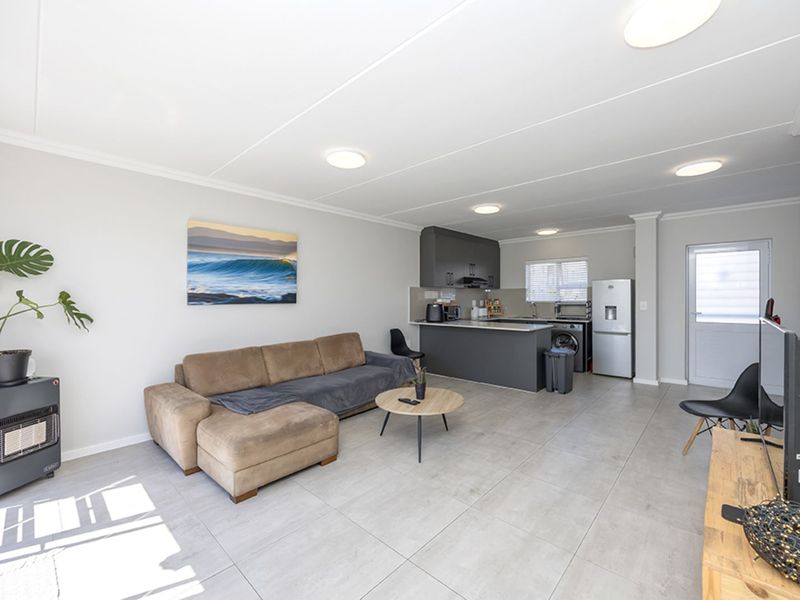 Townhouse For Sale in Sunningdale - Photo 4