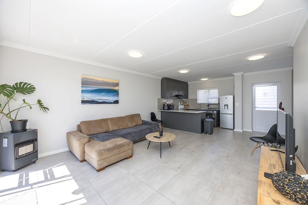 Townhouse For Sale in Sunningdale - Photo 4