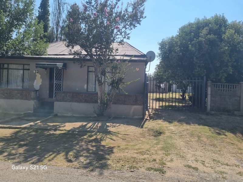 House For Sale in Senekal Central - Photo 1