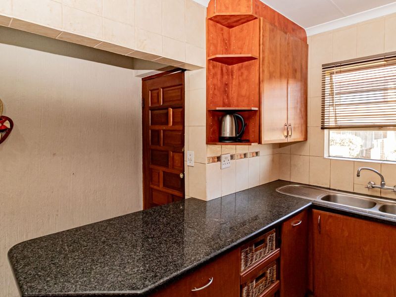 House For Sale in Ferndale - Photo 10