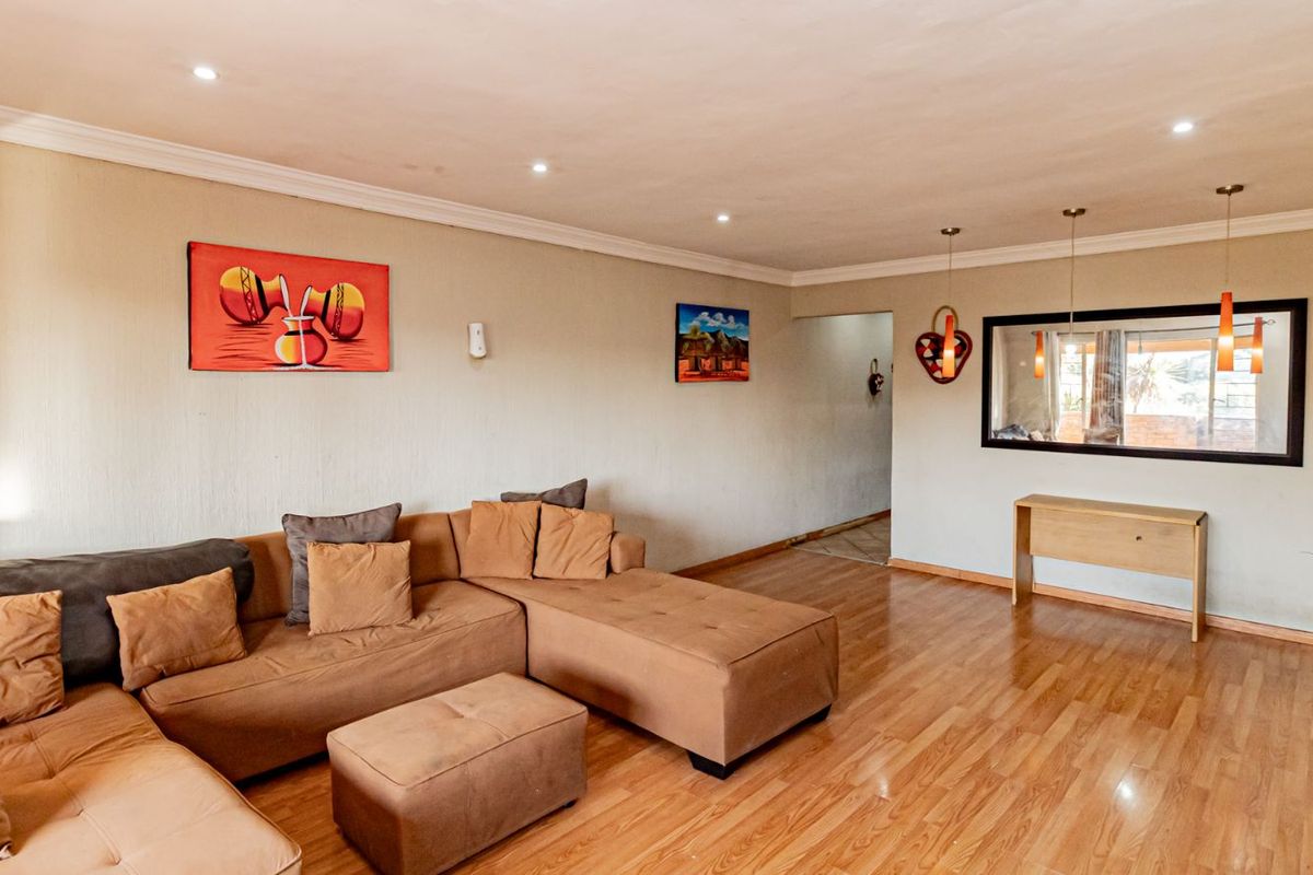 House For Sale in Ferndale - Photo 5