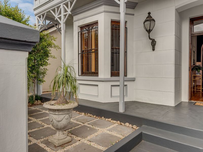 House For Sale in Richmond Hill - Photo 4