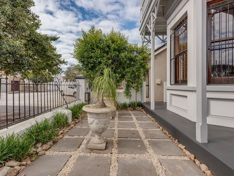 House For Sale in Richmond Hill - Photo 5