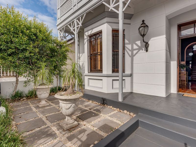 House For Sale in Richmond Hill - Photo 6