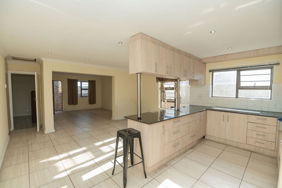 House For Sale in Bluewater Bay - Photo 2