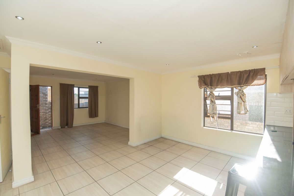 House For Sale in Bluewater Bay - Photo 4