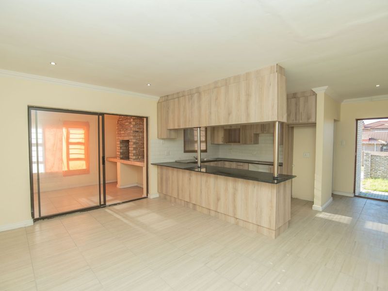 House For Sale in Bluewater Bay - Photo 4