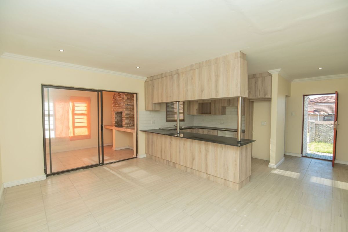 House For Sale in Bluewater Bay - Photo 4