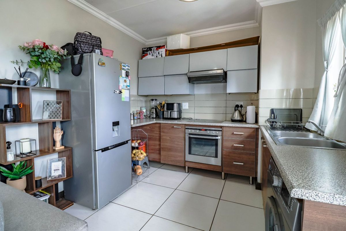 Apartment For Sale in Rooihuiskraal North - Photo 2