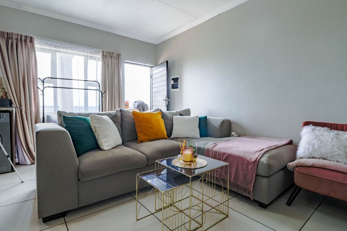 Apartment For Sale in Rooihuiskraal North - Photo 5