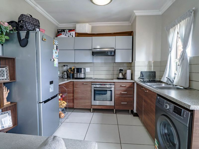 Apartment For Sale in Rooihuiskraal North - Photo 3