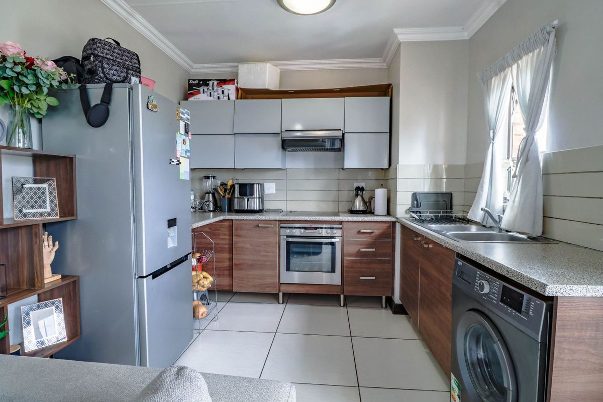 Apartment For Sale in Rooihuiskraal North - Photo 3