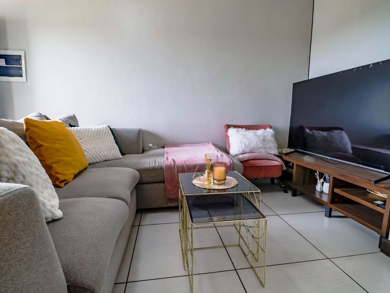 Apartment For Sale in Rooihuiskraal North - Photo 4