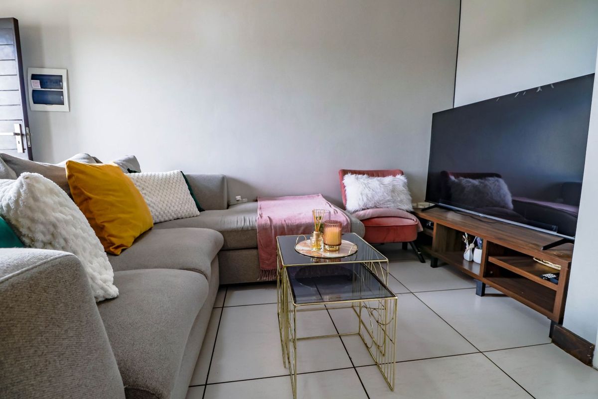 Apartment For Sale in Rooihuiskraal North - Photo 4