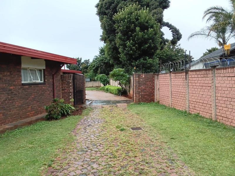 House For Sale in Lyttelton Manor - Photo 2