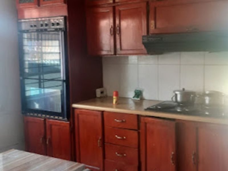 House For Sale in Brixton - Photo 2