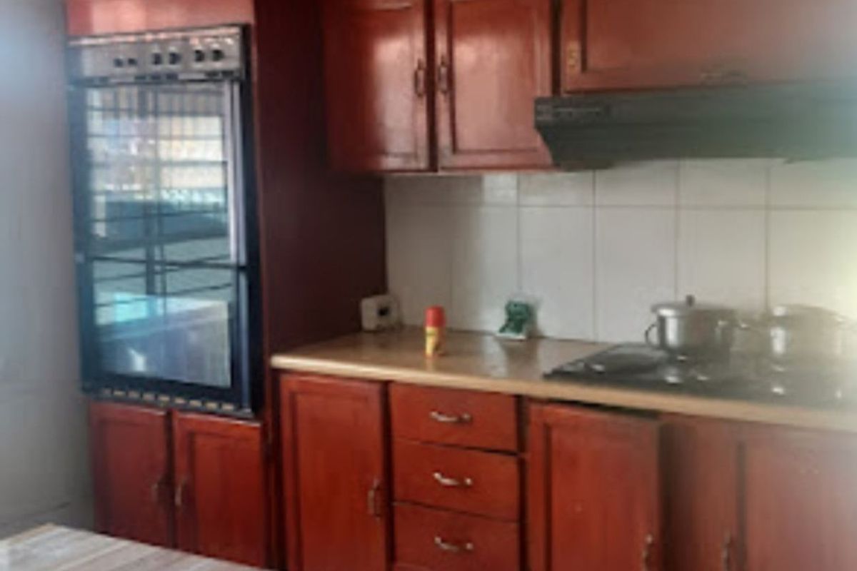 House For Sale in Brixton - Photo 2