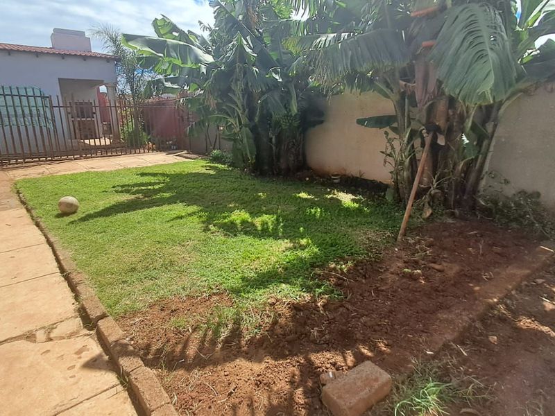 House For Sale in Soshanguve Ext - Photo 3