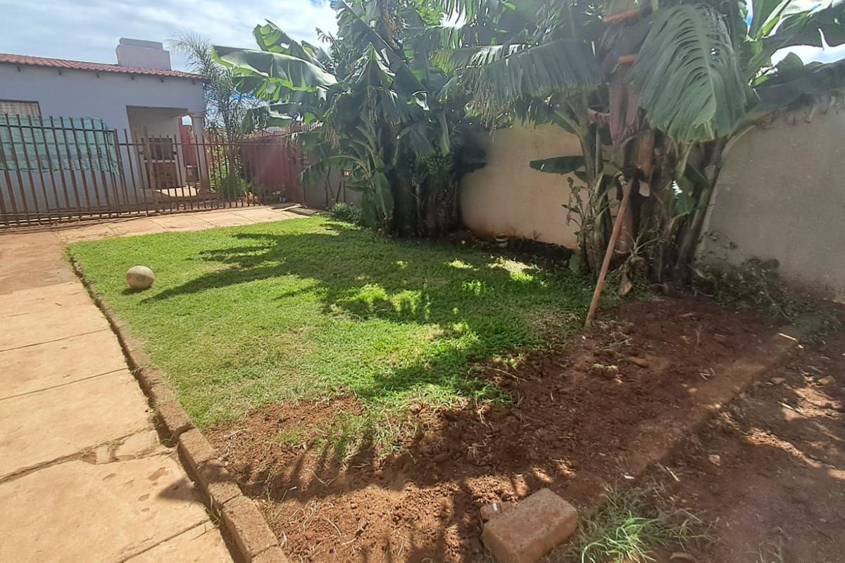 House For Sale in Soshanguve Ext - Photo 3