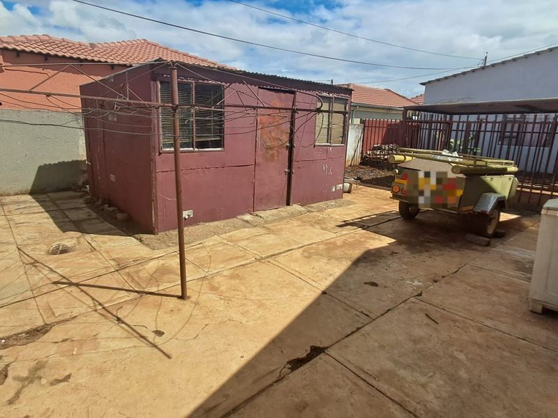 House For Sale in Soshanguve Ext - Photo 10