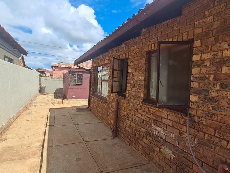 House For Sale in Soshanguve Ext - Photo 9