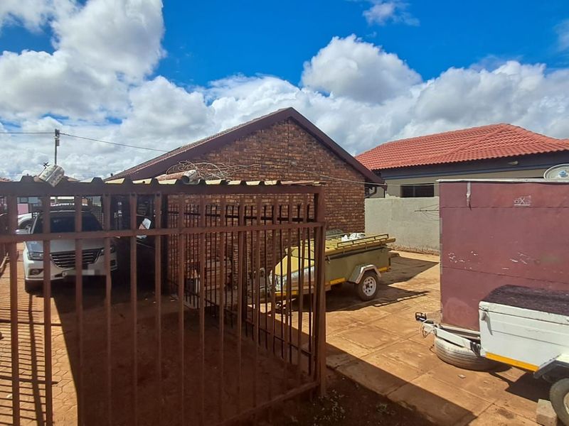 House For Sale in Soshanguve Ext - Photo 8