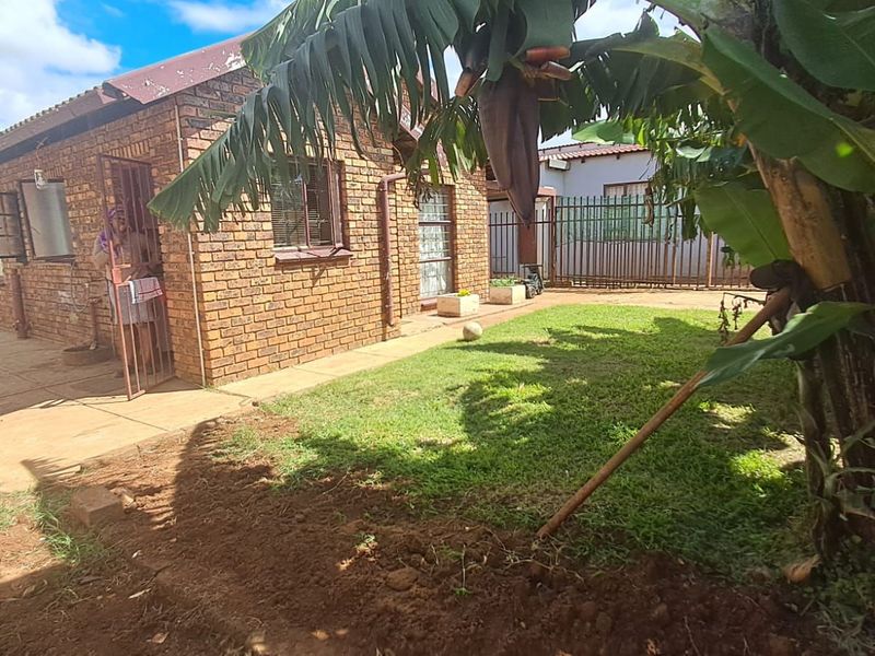 House For Sale in Soshanguve Ext - Photo 5