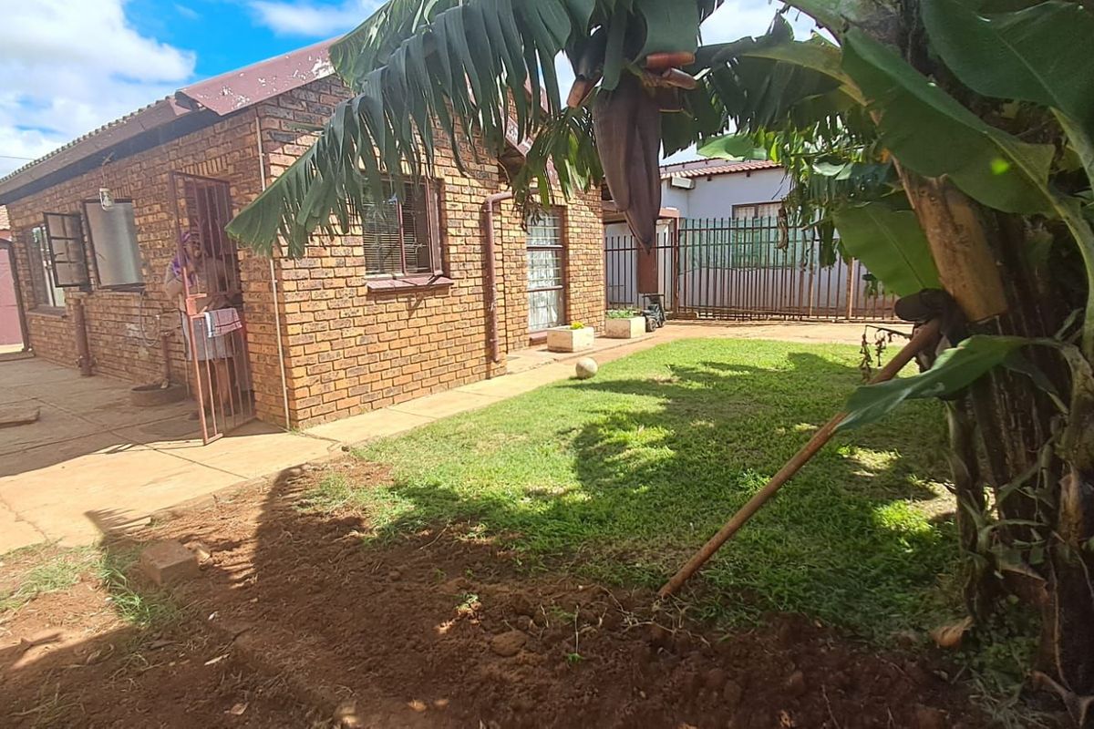 House For Sale in Soshanguve Ext - Photo 5