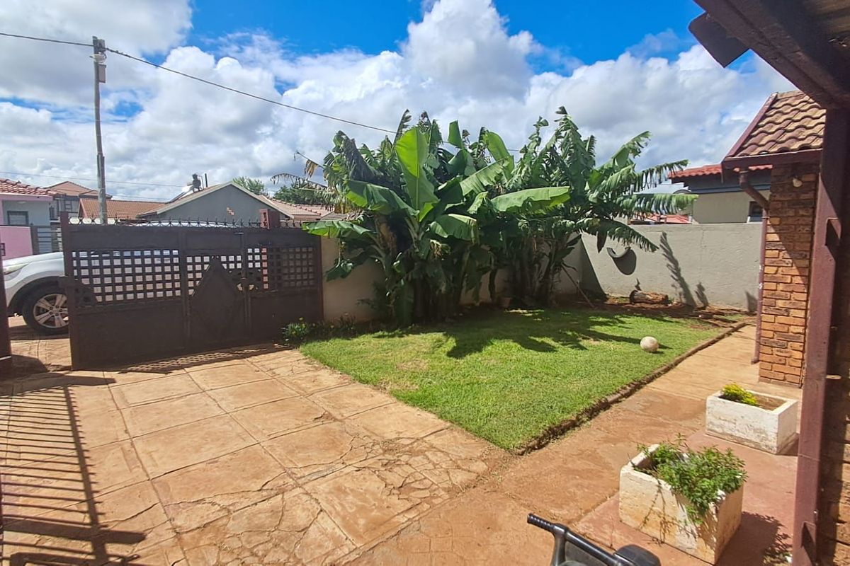 House For Sale in Soshanguve Ext - Photo 4