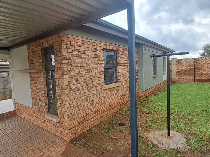 House For Sale in Lotus Gardens - Photo 7