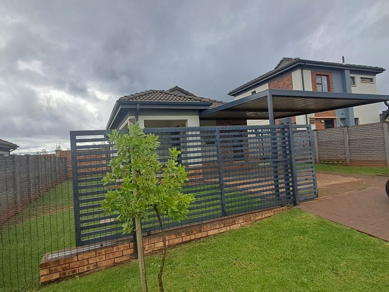 House For Sale in Lotus Gardens - Photo 5