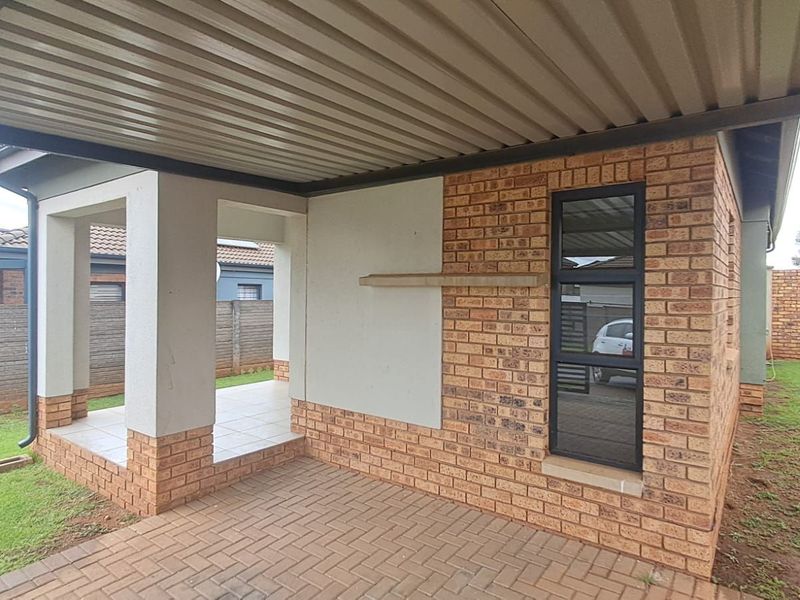 House For Sale in Lotus Gardens - Photo 3