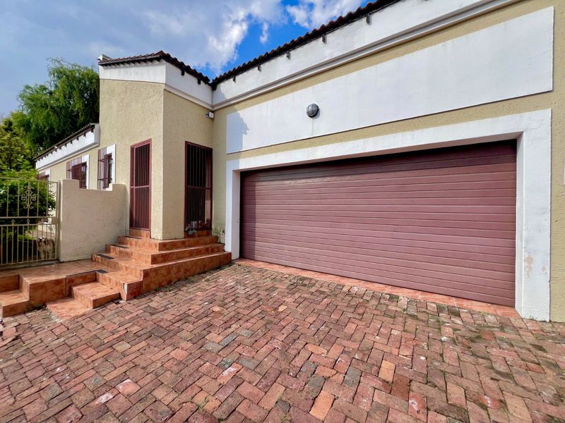 Townhouse For Sale in Ermelo Central - Photo 2
