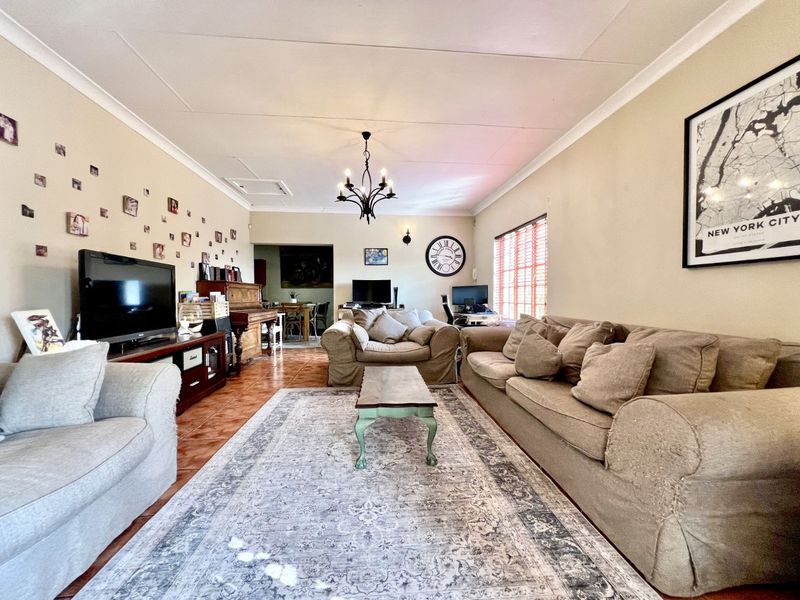 Townhouse For Sale in Ermelo Central - Photo 8