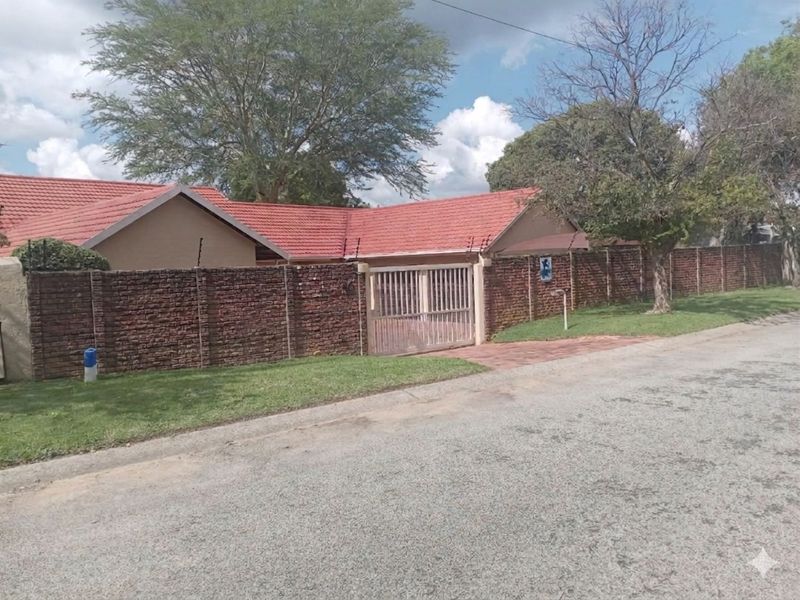 House For Sale in Randpark Ridge - Photo 5