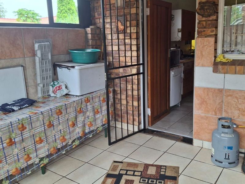 Townhouse For Sale in Clarina - Photo 8
