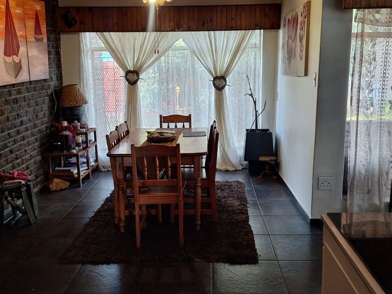 Townhouse For Sale in Clarina - Photo 5