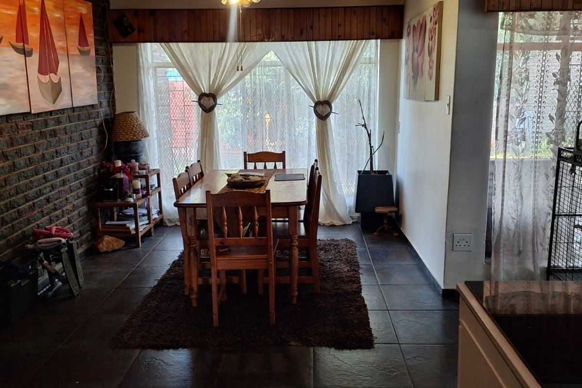 Townhouse For Sale in Clarina - Photo 5