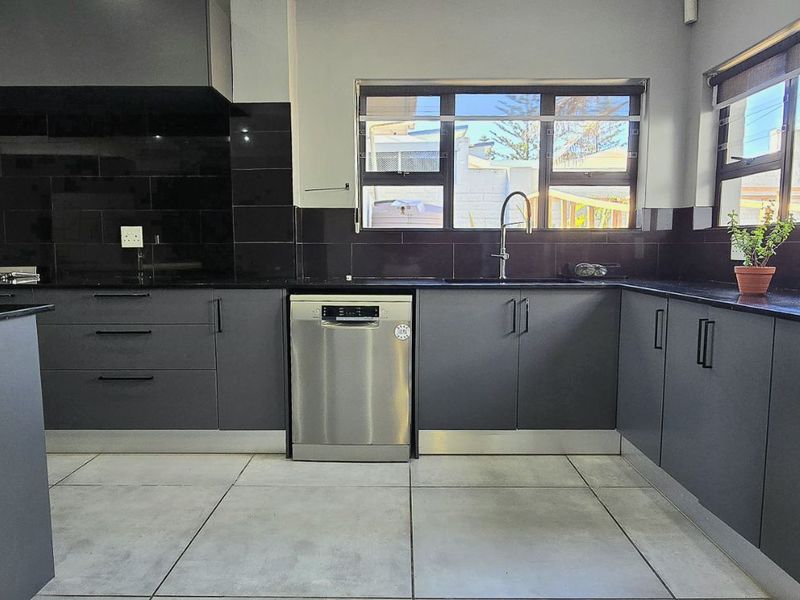 House For Sale in Linkside - Photo 7