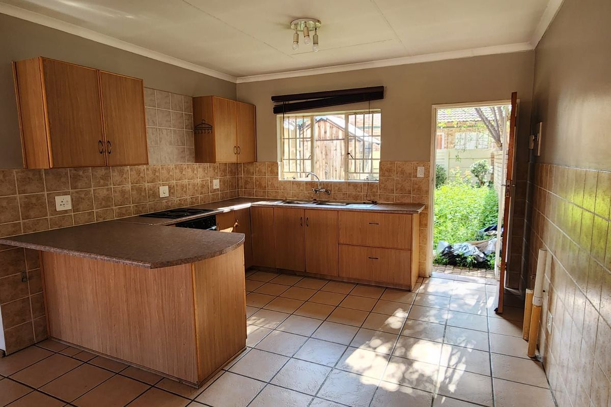 Townhouse For Sale in Bendor - Photo 4