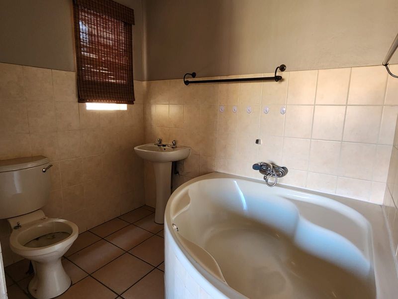 Townhouse For Sale in Bendor - Photo 8