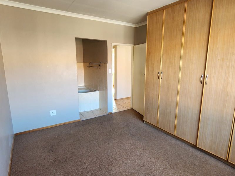 Townhouse For Sale in Bendor - Photo 7