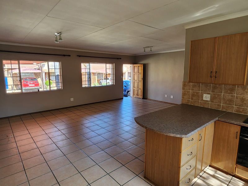 Townhouse For Sale in Bendor - Photo 5