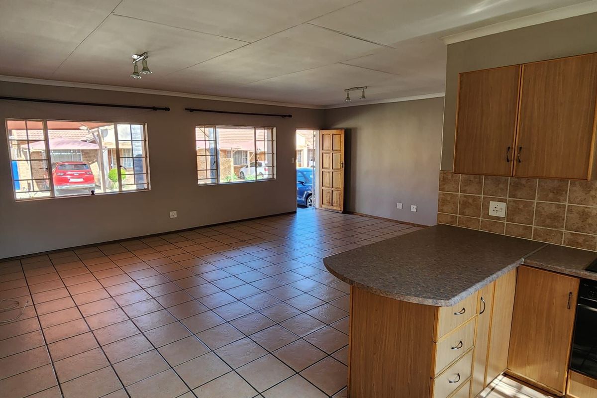 Townhouse For Sale in Bendor - Photo 5