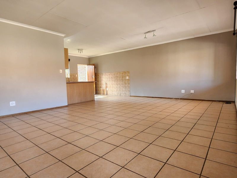 Townhouse For Sale in Bendor - Photo 3