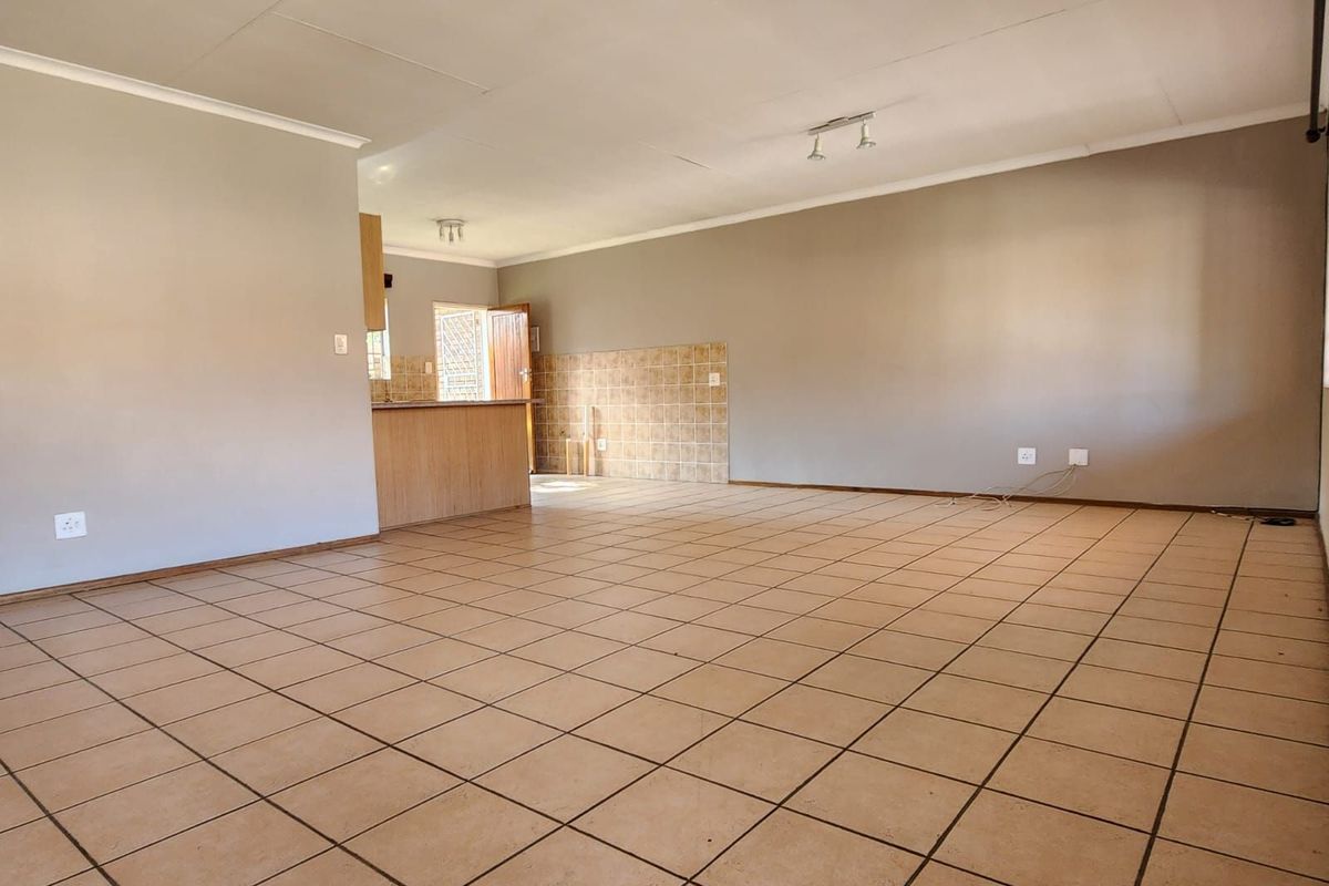 Townhouse For Sale in Bendor - Photo 3