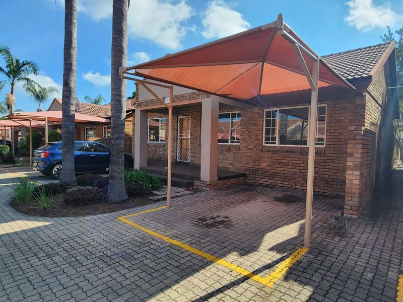 Townhouse For Sale in Bendor - Photo 2