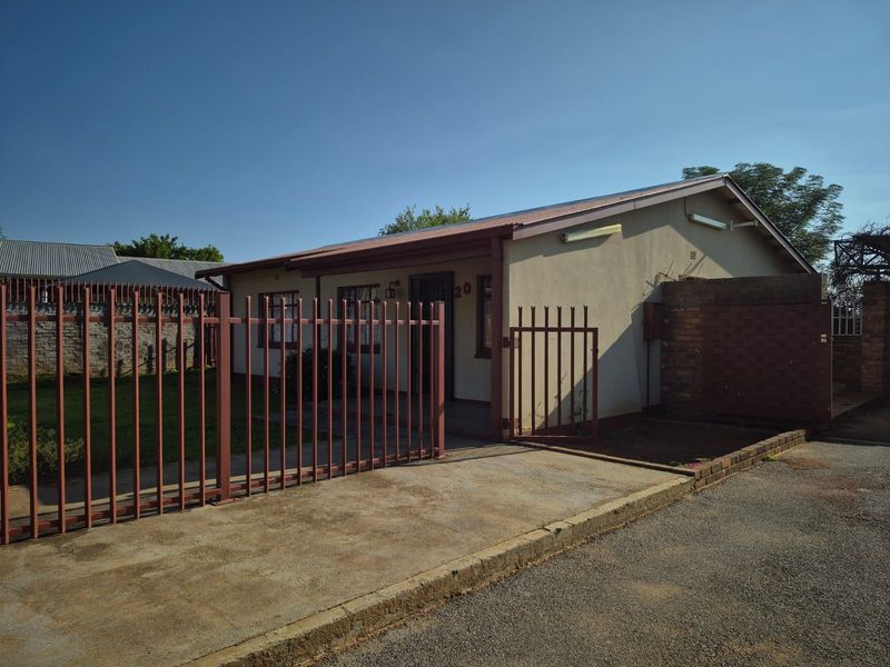 House For Sale in Kuruman Central - Photo 2