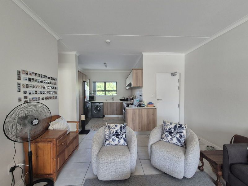 Apartment To Rent in Paardevlei - Photo 2